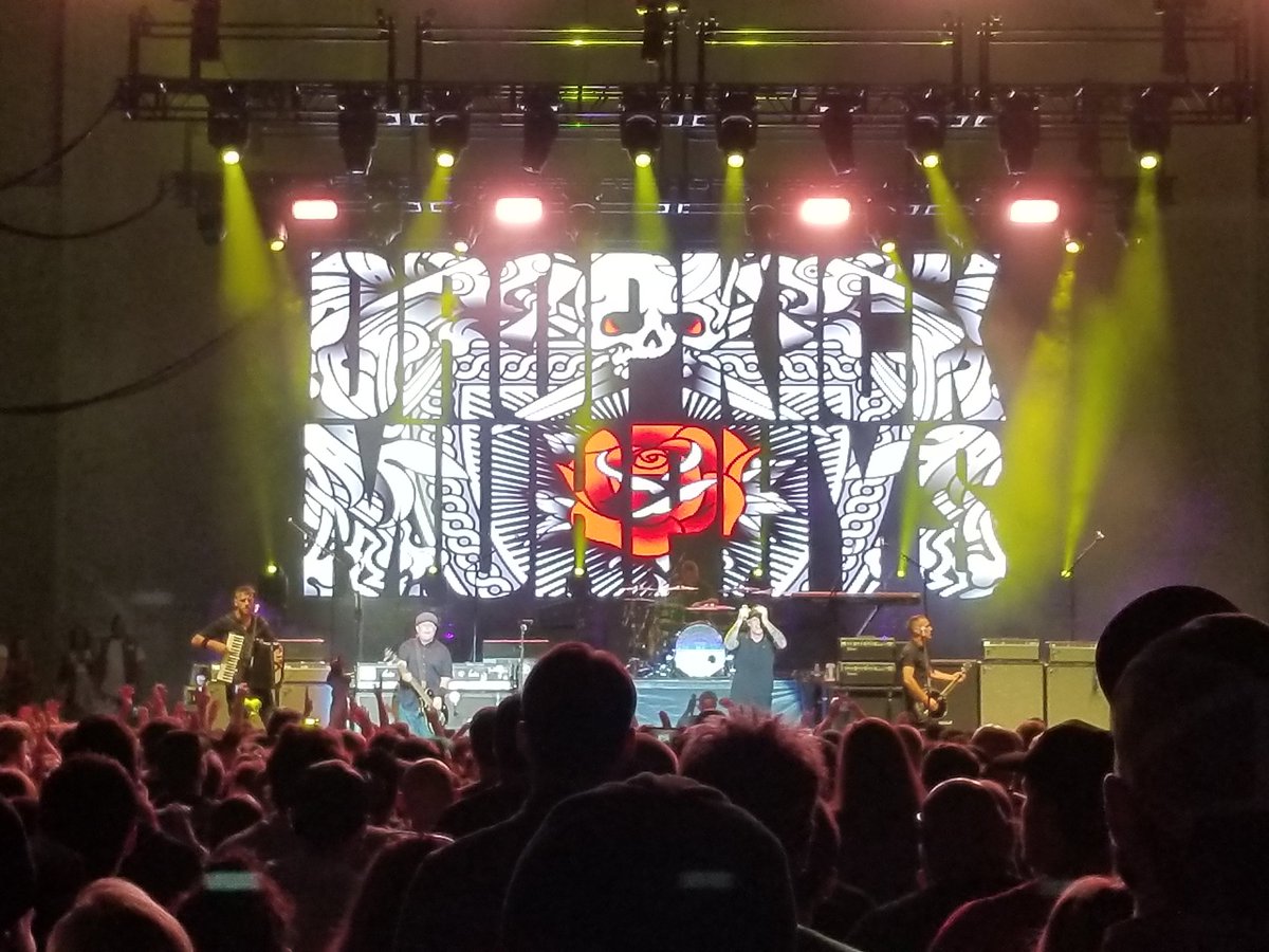 Elwood Q Rock 100.7 (@elwoodqrock) on Twitter photo 