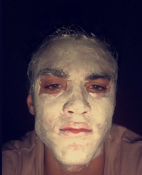 GRAYSONSCREAM's tweet photo. James charles who ? https://t.co/JcPRAqctbB