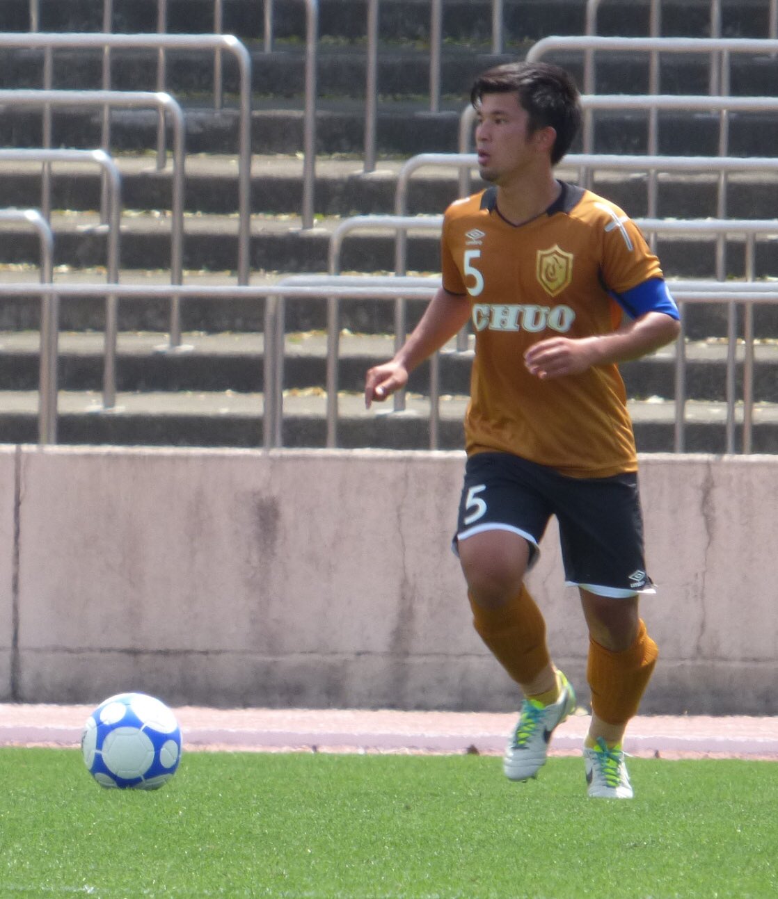 中央大学学友会サッカー部 Happy Birthday 本日はお誕生日の選手が2人います 1人目は 経済学部4年生 須藤岳晟選手 浦和レッズユース出身 です Q 最近 聞く曲は A Mr Children タガタメ T Co Mi8ij1hgwx Twitter