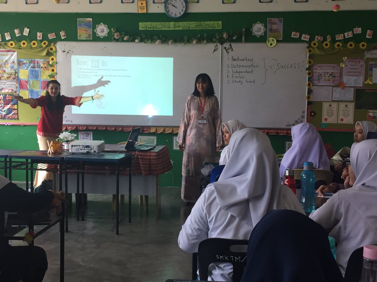 chewmeiyee's tweet photo. The students extracted values needed to achieve success from Tan Sri Zarinah's personal sharing, check out the whiteboard! #TFMweek https://t.co/P7gEnN7kKP