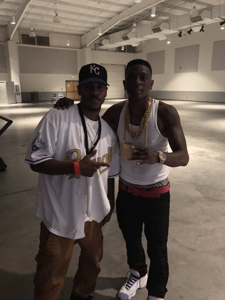 PLUTTOBARS's tweet image. Been mad busy forgotvto showbyall we put in work!! Ya boy opened up for Boosie BADAZZ last week in Arkansas!!!
