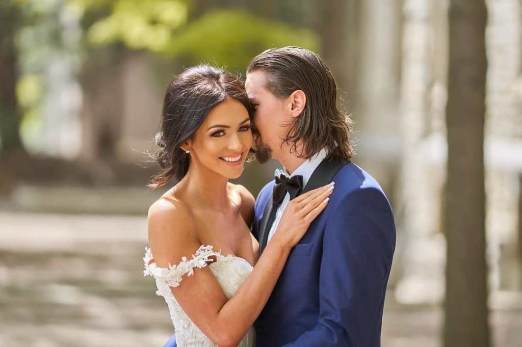 Dream team' Karlsson and Currey tie the knot, surrounded by a