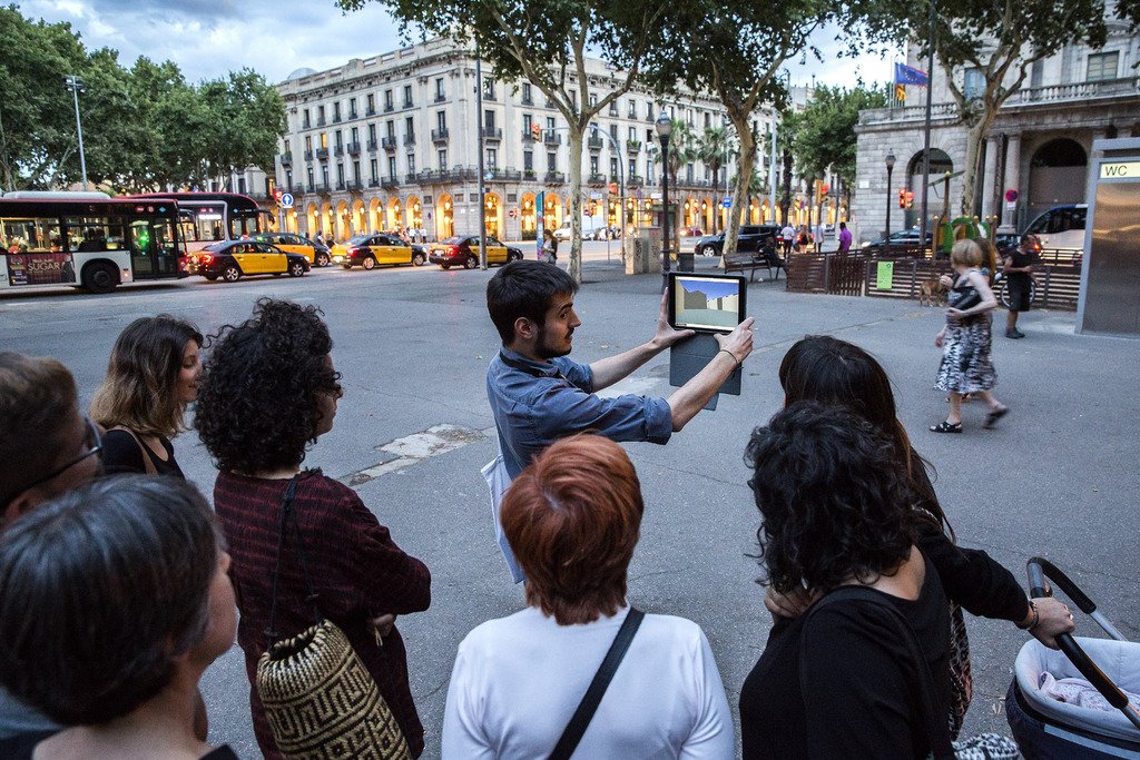 ElBornCCM's tweet photo. Els divendres fem visites geolocalitzades en 3D per la Barcelona del 1700. Reserves: 93 256 68 50 #Bornegem https://t.co/C4y0Mcrf4n https://t.co/rZBkzZ0aKr