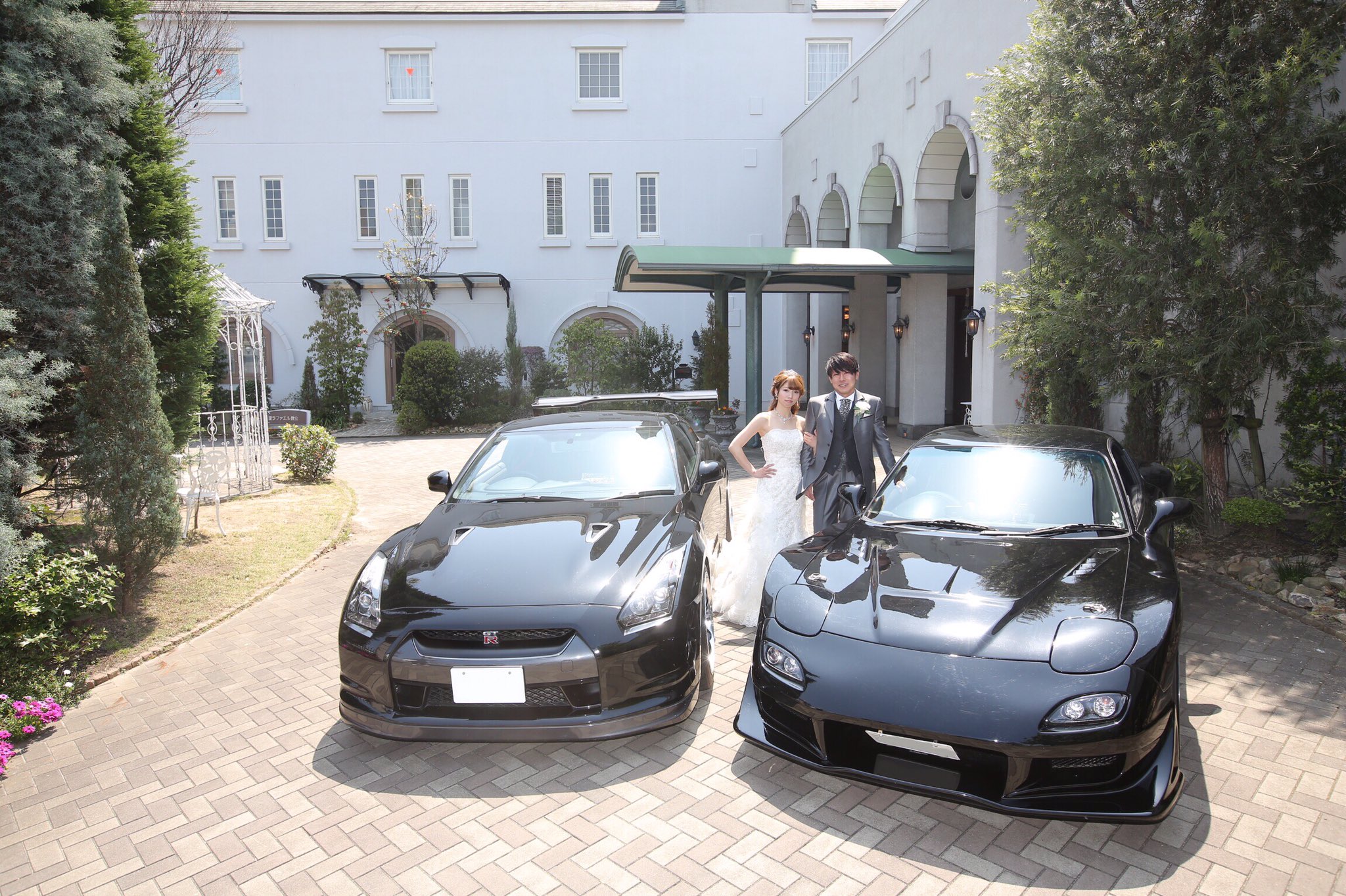 あおい 結婚式の前撮りの写真 どうしても二台で撮りたくて 珍しく1人一台ずつ運転して行った ٩ ˊwˋ و 最後の一枚は 式当日 車好きの皆さんで T Co Yxtphttn10 Twitter