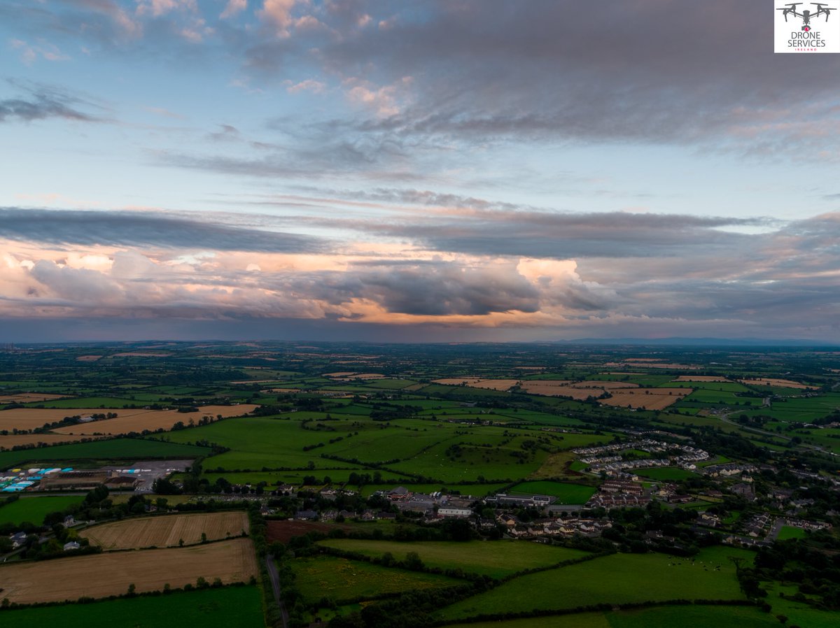 droneservicesie's tweet image. Sunset at Slane Abbey, Slane, Co Meath #dronesforgood #irelandsancienteast