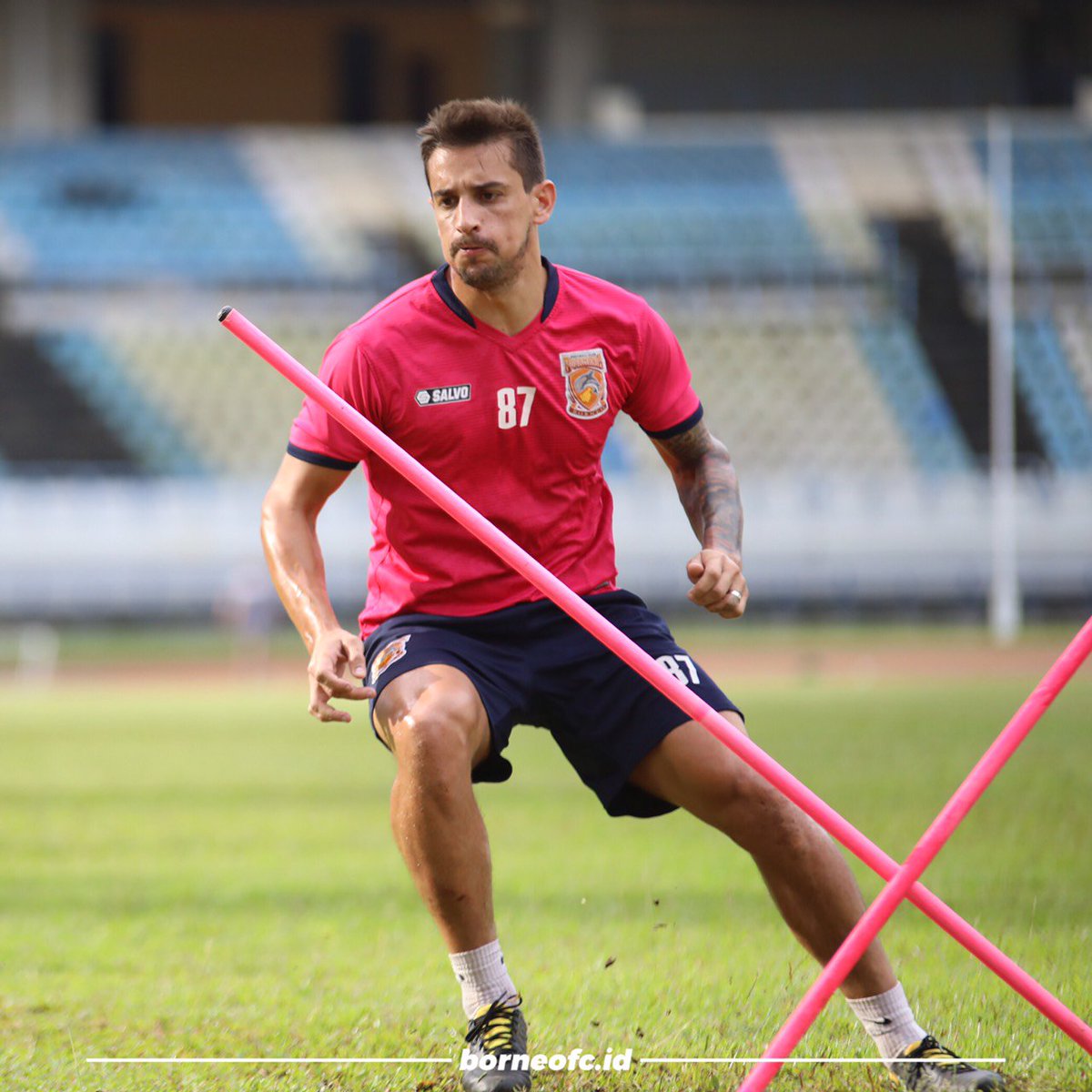 Skuat Pesut Etam jalani sesi latihan di Std. Palaran pada Rabu (9/8) sore. #Liga1 #JayalahPesutEtam