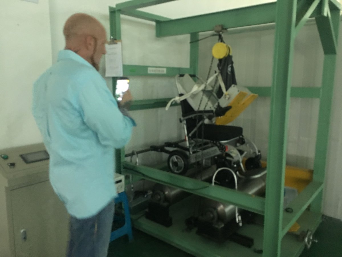 Freedom_Chair's tweet image. American cooperator come to visit Freedomchair's factory!!!