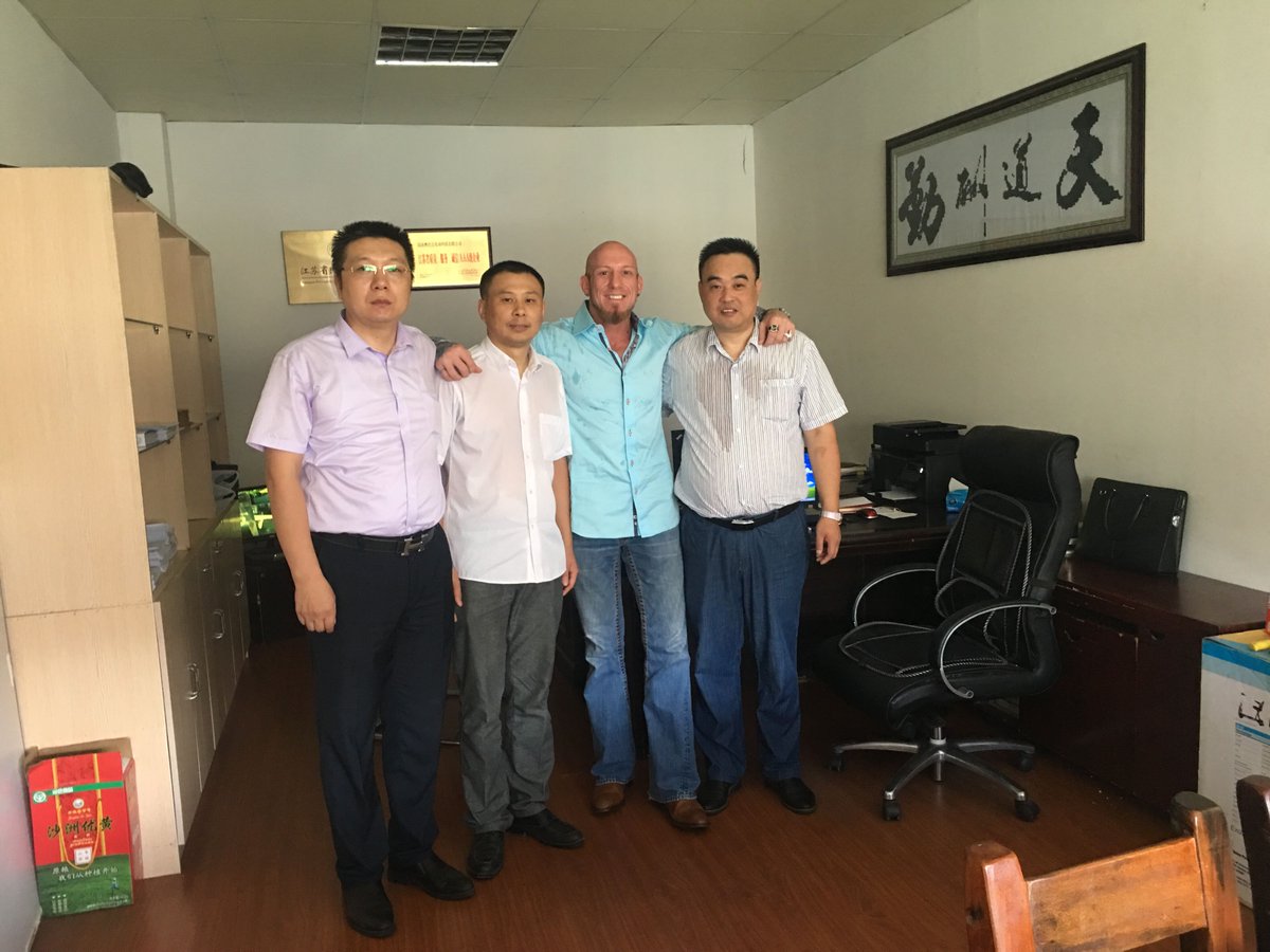 Freedom_Chair's tweet image. American cooperator come to visit Freedomchair's factory!!!