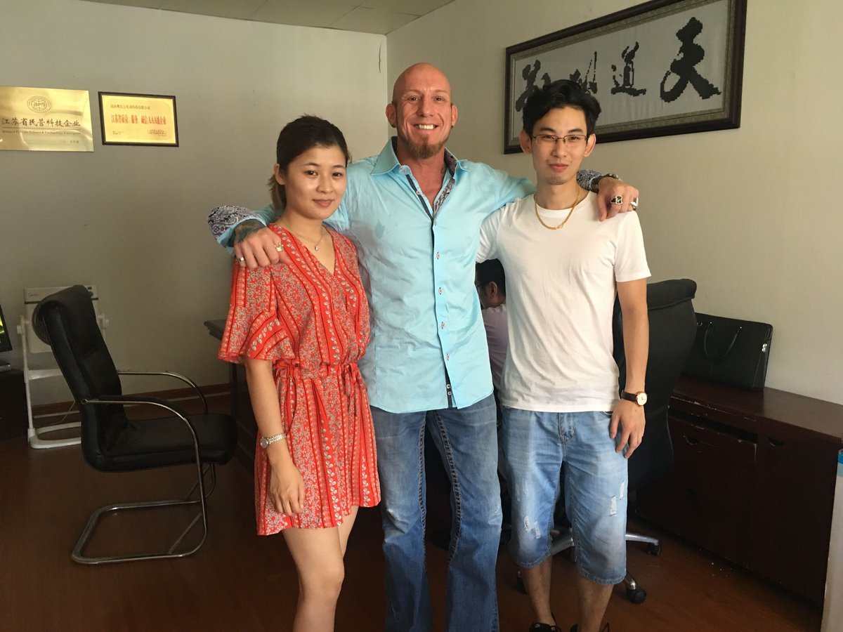 Freedom_Chair's tweet image. American cooperator come to visit Freedomchair's factory!!!