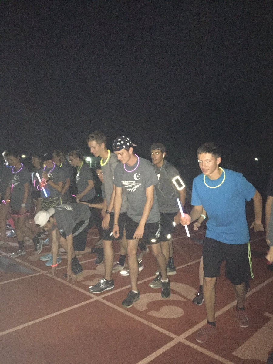 missy_goulding's tweet photo. PHHS XC Midnight Marathon ❤️🏃🏻💪🏼 #PHASD #PHHSXC17 https://t.co/LwRwn1fhAd