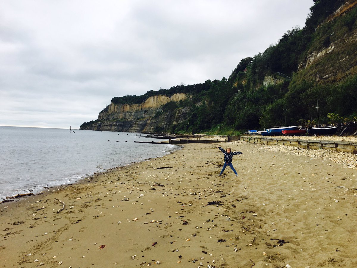 thewightplace's tweet photo. Making memories @SHAA_IOW #shanklinchine #smallhopebeach #iow @visitiow #stufftherain https://t.co/QqWTwSiCTF