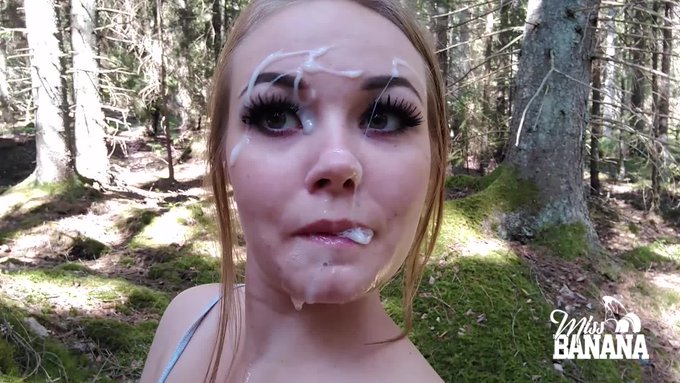 Hure Miniarsch Wald Cumshot