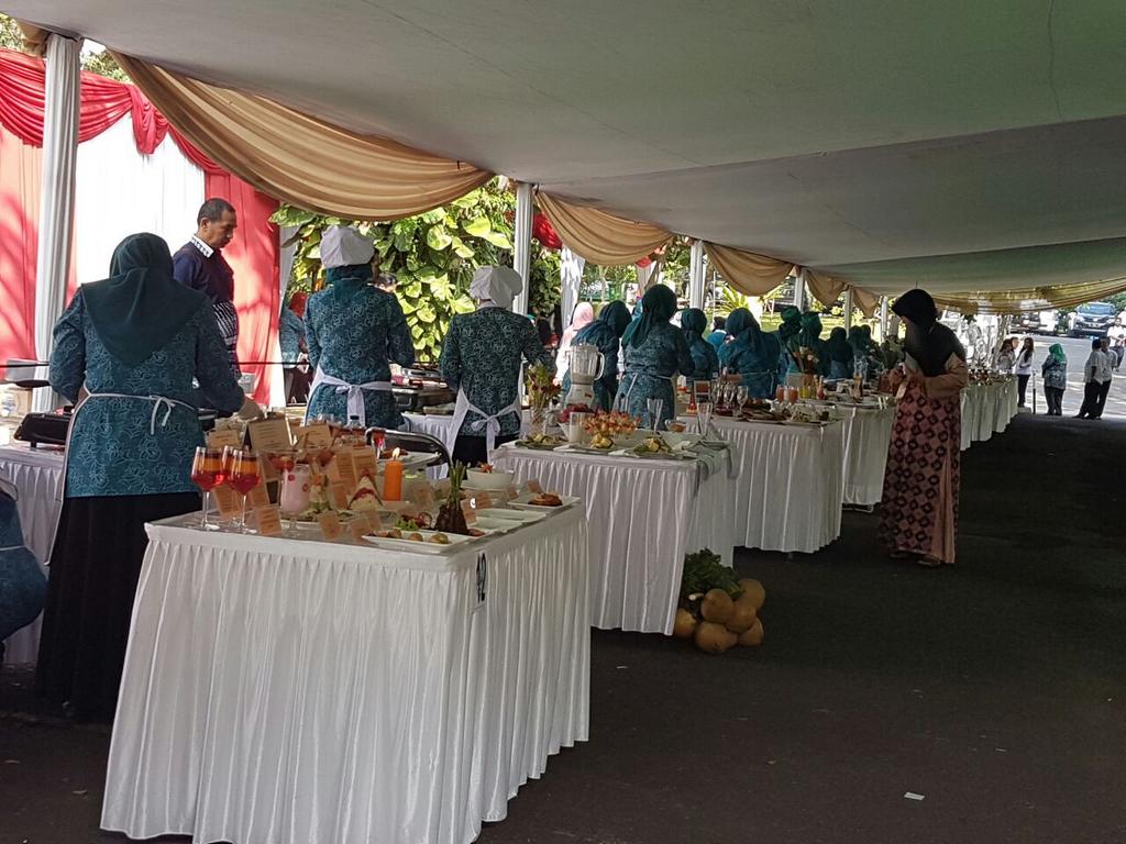 TaposTerbaik's tweet photo. Kec. Tapos mewakili Kota Depok ikuti Lomba Cipta Menu B2SA Tk. Provinsi Jawa Barat Tahun 2017 https://t.co/gNAU8POOdC