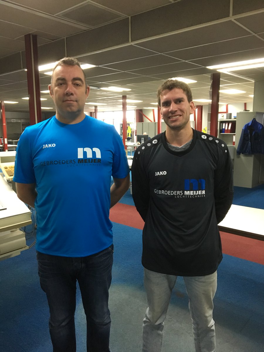 Gebr_Meijer's tweet photo. Nieuwe outfits mét logo! Gebroeders Meijer mooi zichtbaar tijdens sportieve evenementen. Johan en Jeffrey wilden direct even passen :) https://t.co/4YXqRVbXdO