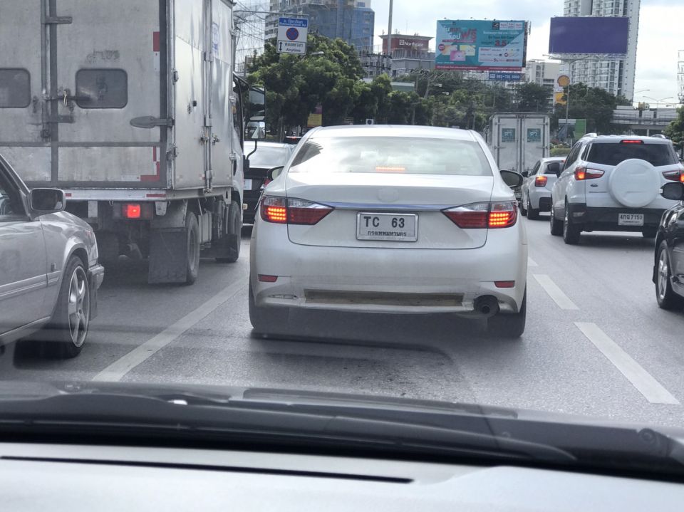 Nisizawa タイの陸運局によると ナンバープレートに英語の文字がある自動車は 量産 販売前の品質検査をしている車両だそうな T Co Buniea2eqr T Co 3b0lu3tveb Tc Toyota Camryかな Twitter