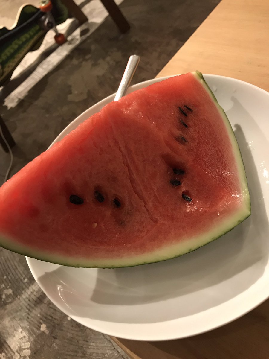 差し入れで頂いた。今夏初西瓜。