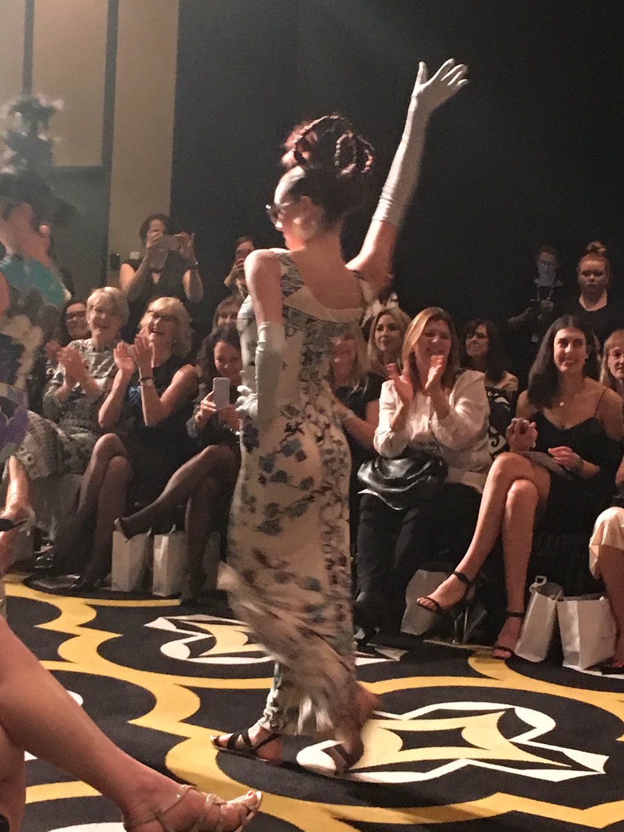 EdytaTorpy's tweet photo. Gotta love the '60s!!!! #dressforsuccess #DFSS200 https://t.co/A30zKBchU6