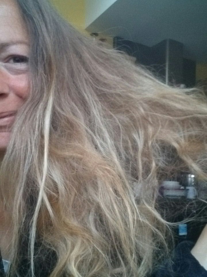 TheJediMum's tweet photo. @Tennantbabe1 @debbiejayneuk @andybp2001 Yes I hear you! 😂
Trying to drag brush through my hair at mo! It's not cooperating!
#HeadMess
#NotAMused https://t.co/wBARi3LzSV