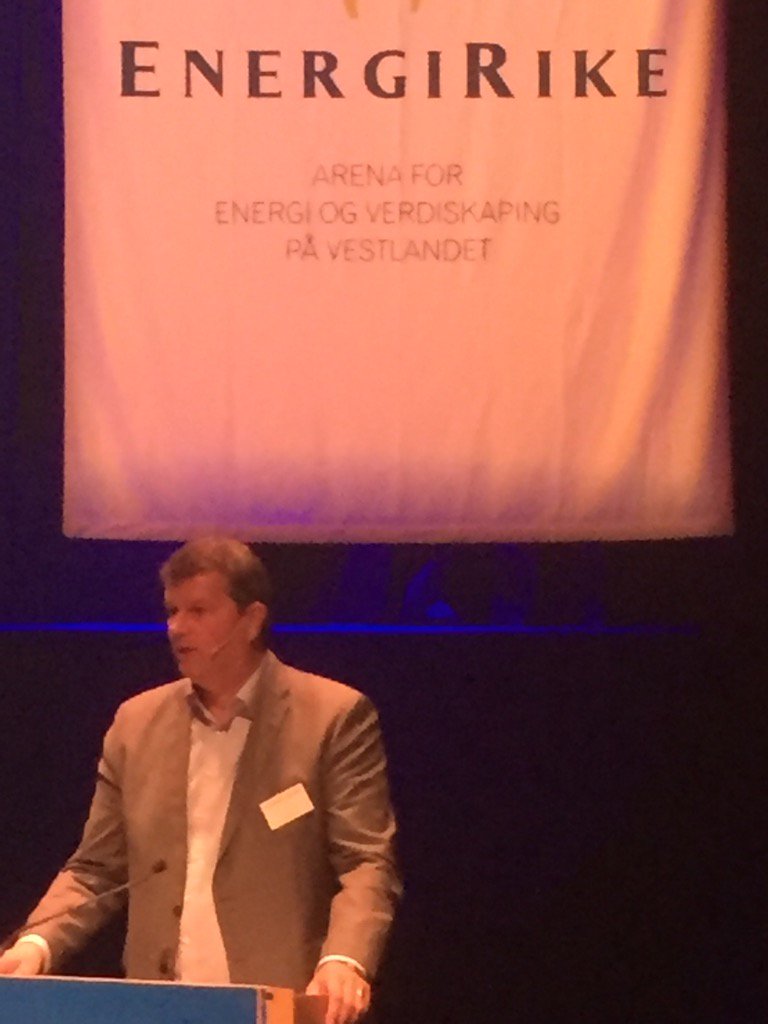 SveinSimonsen's tweet photo. Vi investerer i eiendom i stedet for industri i Norge. Da må vi se på virkemidlene. Sterkt signal fra LO lederen https://t.co/ZGm8fcafNv