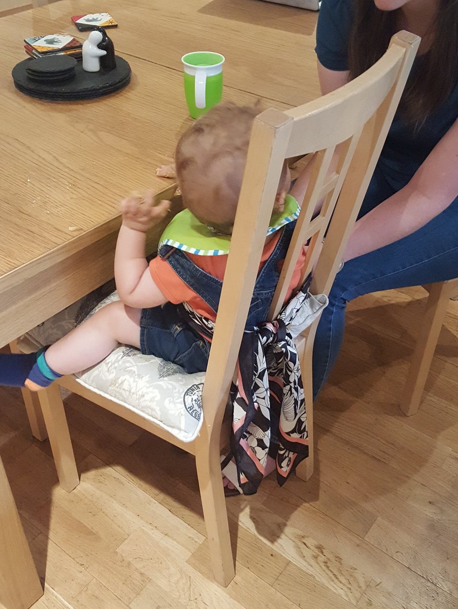 lawsofmumhood's tweet photo. No high chair for toddler whilst travelling? Simply tie a scarf under their arms and round the back of a chair. #parenthack #familytravel https://t.co/bVXzq1cjzH