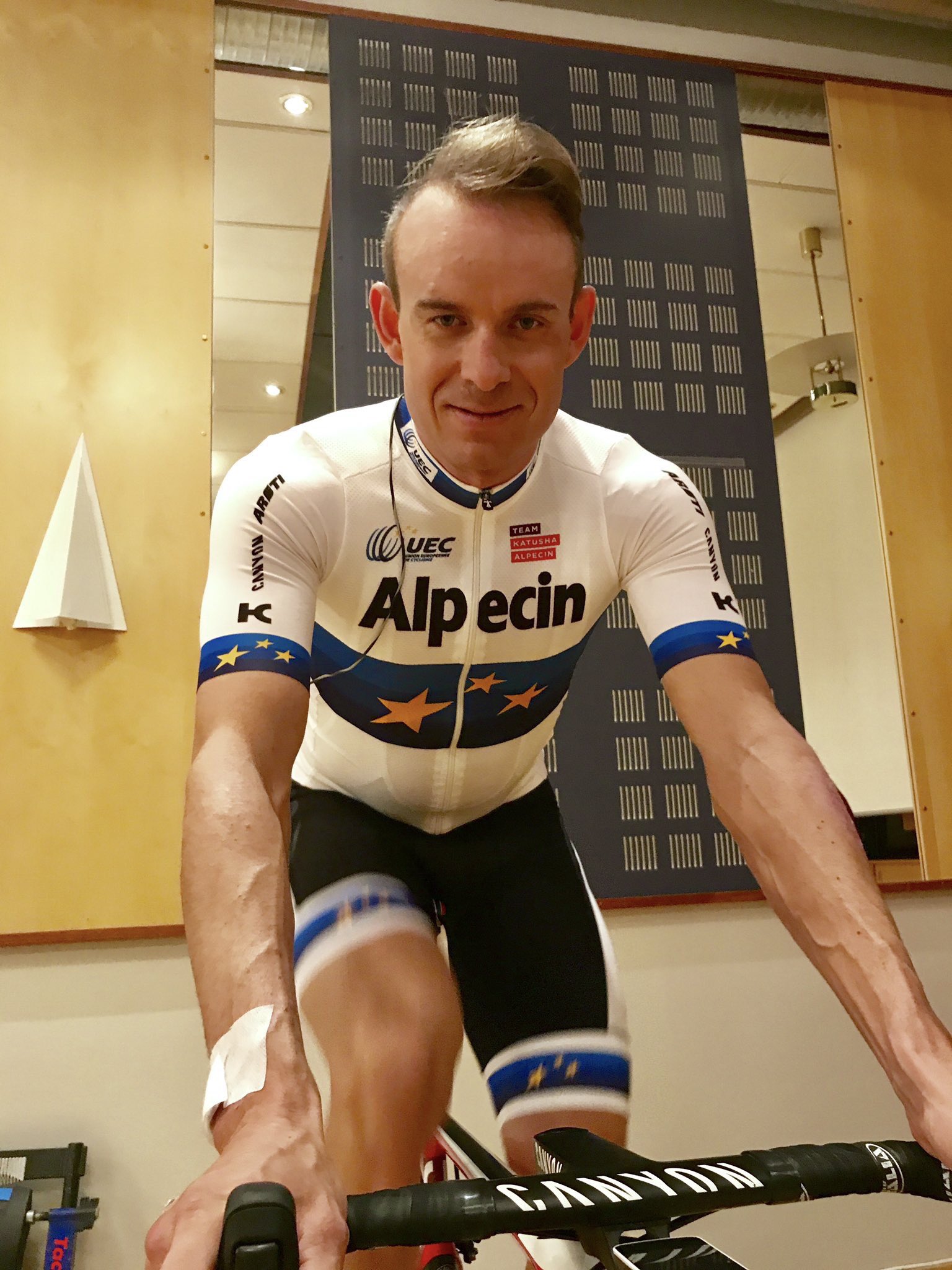 DGxgsXxXYAAXfJ7?format=jpg&name=large