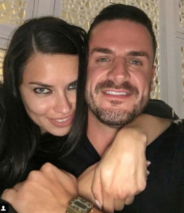 adriana lima evinde eski sevgilisi tenisçi miltiadis kastanis'i ağırlamış. metin hara'nın yeni kitabının adı belli oldu; hara'kiri