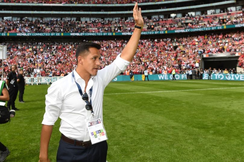 PitchFooty's tweet photo. @Alexis_Sanchez out of Arsenal's @premierleague opener with @LCFC due to injury...... #HaveYourSay #RateTheRumour https://t.co/wgunTMTKtC