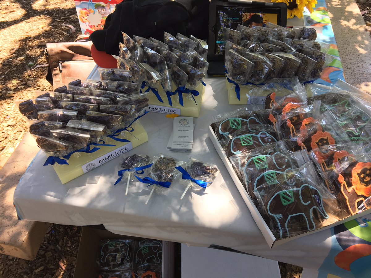 BaselChocolates's tweet photo. Birthday jungle animals chocolate pops #tinyluxury #darkchocolate #sanfrancisco #chocolatepops #chocolatelovers #golddust #organicchocolate https://t.co/wrbGQeD1PY