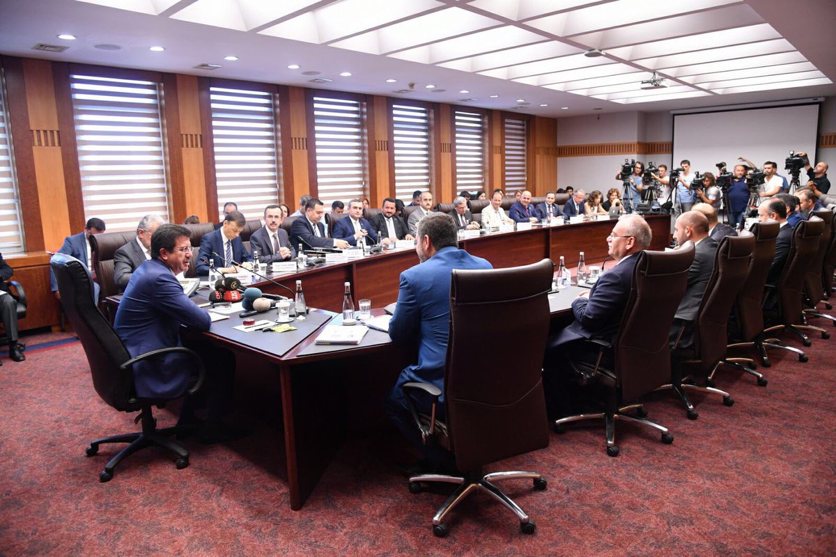 ZeybekciNihat's tweet photo. MÜSİAD'ın yeni yönetim kurulu üyeleri ile bir araya geldik. Görüşme sonrası basın mensuplarının gündeme ilişkin sorularını yanıtladık. https://t.co/o8AjQ0j2eR