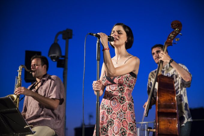Núvol (@nuvol_com) on Twitter photo Música lluminosa mentre es fa fosc a la @PedreraFundacio amb Mayte Alguacil |
Martí Farré bit.ly/2uorNlO <a href="/LARUTADELJAZZ/">LA RUTA DEL JAZZ</a> Música lluminosa mentre es fa fosc a la @PedreraFundacio amb Mayte Alguacil |
Martí Farré bit.ly/2uorNlO <a href="/LARUTADELJAZZ/">LA RUTA DEL JAZZ</a>