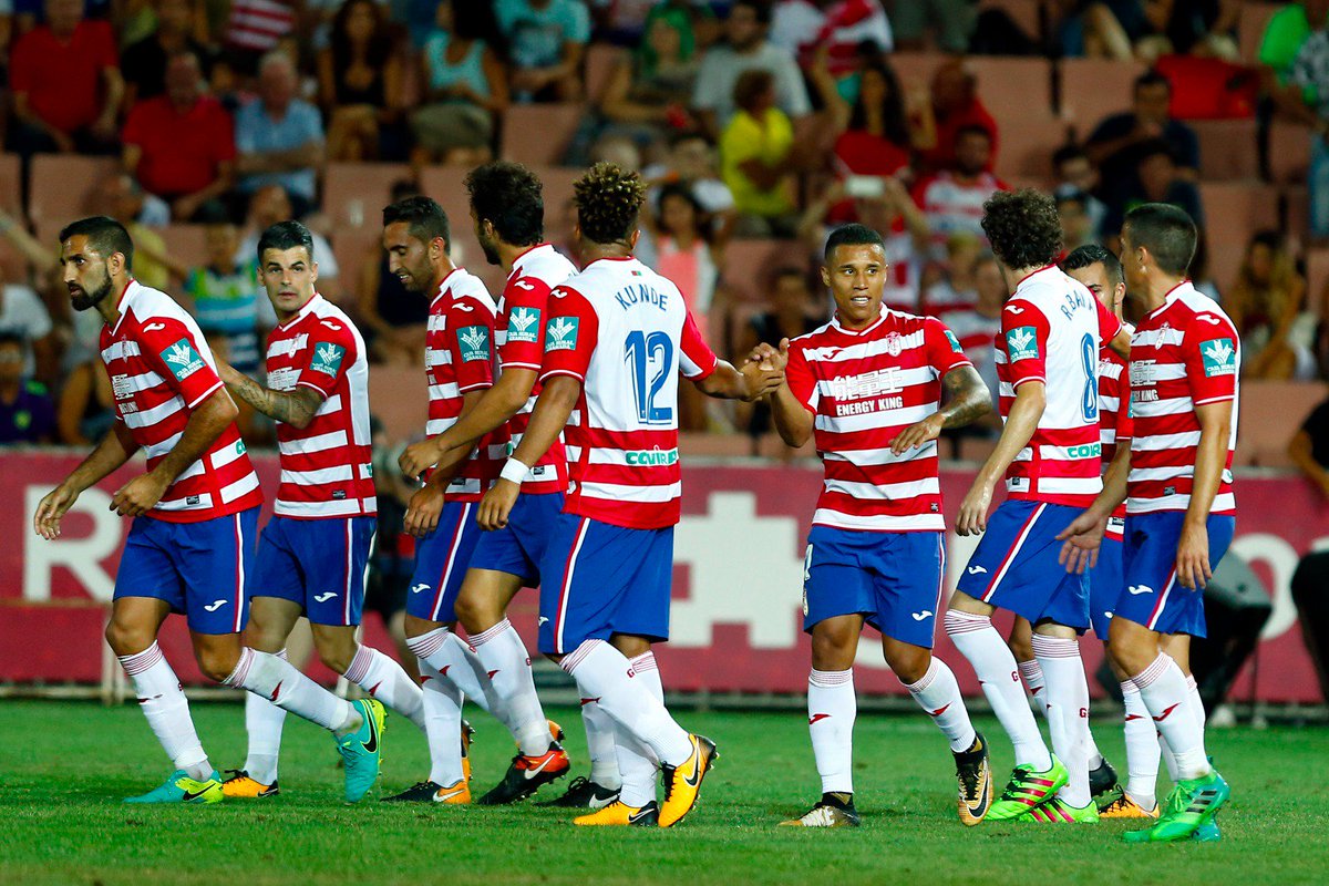 GranadaCF's tweet photo. 📷 Así lució el #GranadaCF su corazonada❤️. Repasa las mejores fotos de la victoria de anoche https://t.co/4EdI0nZ574 #JuntosVolveremos https://t.co/Z3p9yWSKTV
