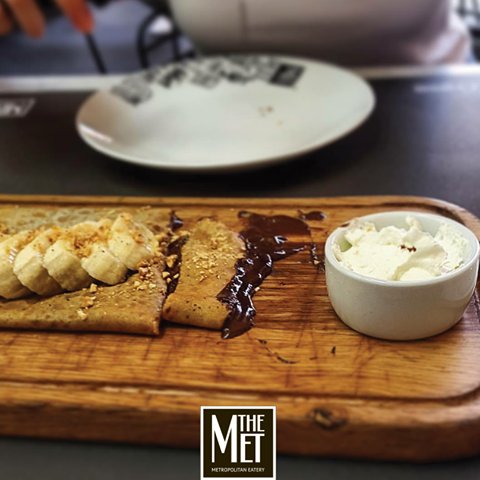 themetlb's tweet photo. Chocolate #Crêpe with #bananas and nuts? Please and thank you! 
Credits: @tastybites961
#themetlb https://t.co/sgM6GAHfV2