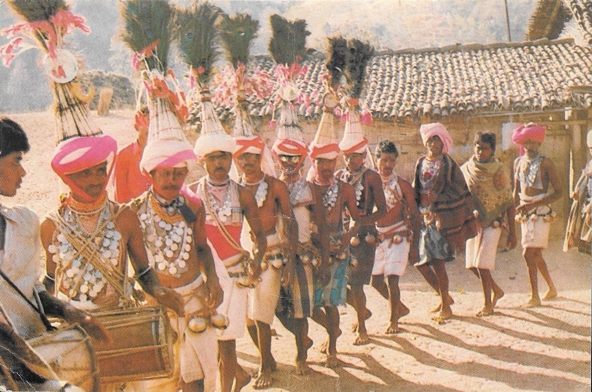 PadaviK's tweet photo. Sharing pictures of rich 'Adivasi' culture on this #IndigenousDay and wishing all my 'Adivasi' brothers and sisters the same! https://t.co/Yg9YT02GZi