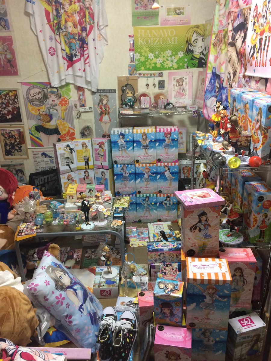 Raffin Sur Twitter これがraffin痛部屋の現状です もう置き場所無いです でも まだまだどんどん増えますよ 笑 ラブライブ ラブライブサンシャイン 南ことり 国木田花丸 こんな部屋でも引かないよって人rt