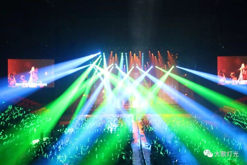 carriehu147's tweet photo. #AE3318 #BeastMachine #330Wbeam in the concert of Bibi zhou 周笔畅
#stagelighting #beamlight #lightingdesigner #eventplanner #eventmanagement https://t.co/AJD0adMigj