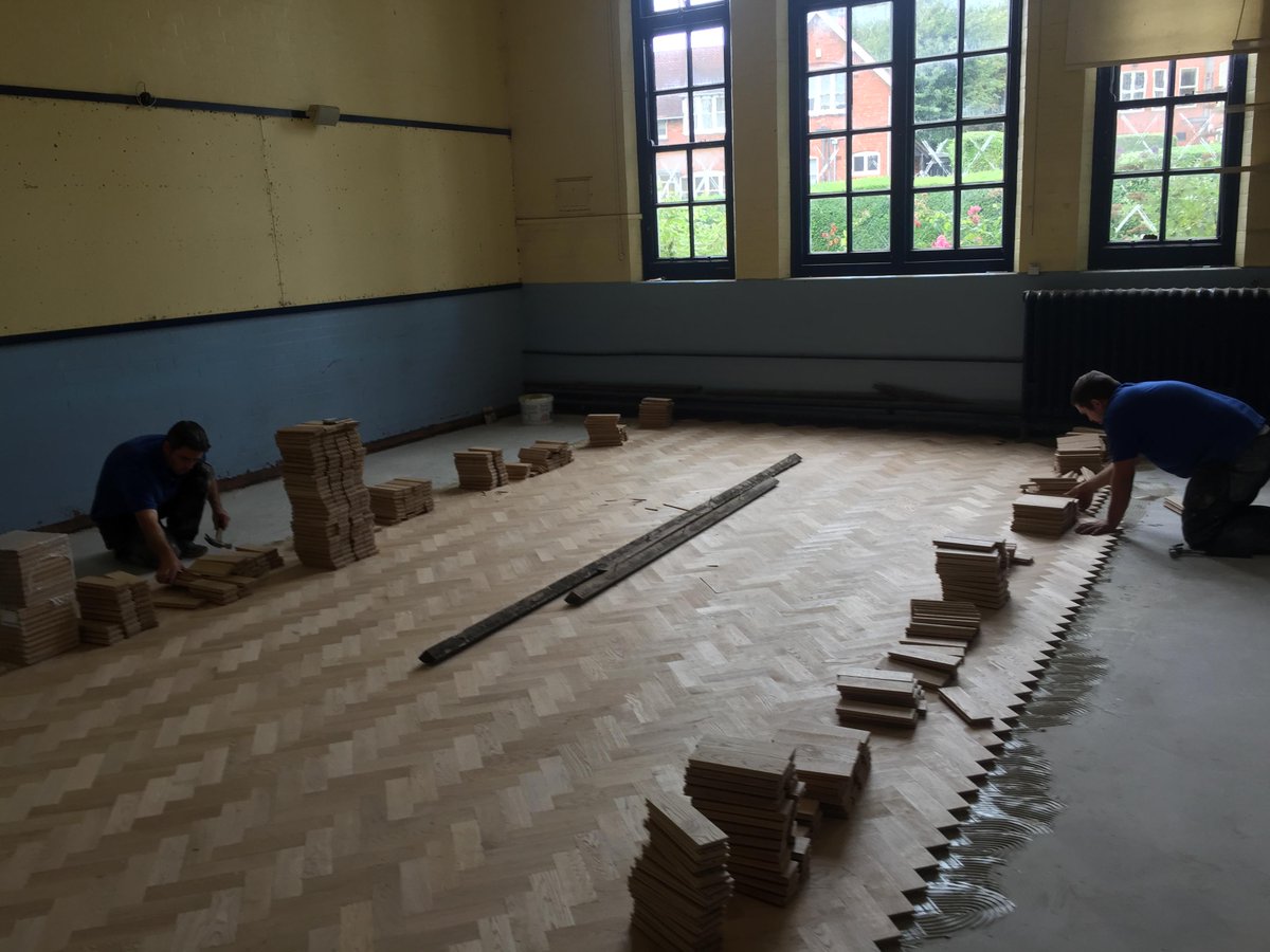 cmtflooring's tweet photo. 5 new oak parquet floors going at Bournville School, 22mm prime grade oak blocks from Brooks Bros (UK) @cmtflooring #BrooksUKltd #bonaR848 https://t.co/SH6sSq1gT0
