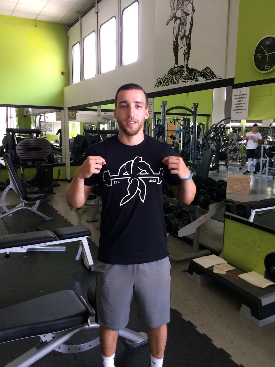 JT_Training_'s tweet photo. Thank you so much @DeFrancosGym for the amazing gift! Super proud to rep #DeFrancoStrong in Italy 🇮🇹💪🏼 https://t.co/7FLScEd6Fc
