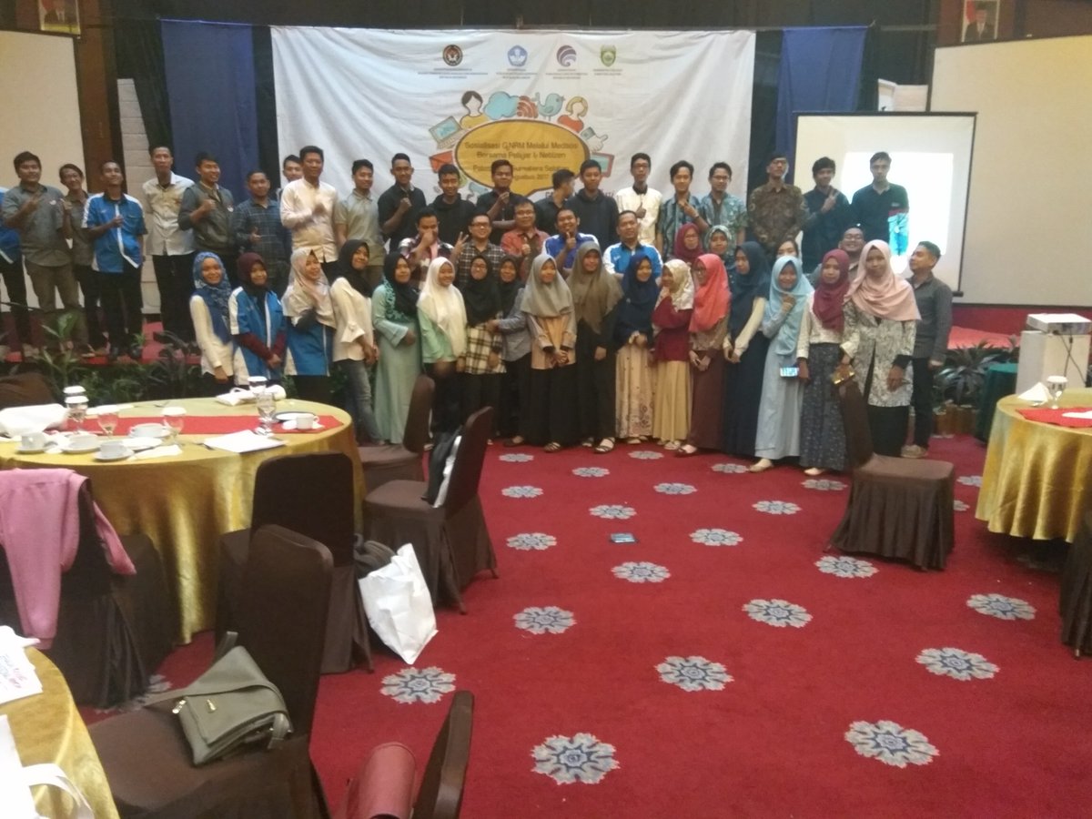 AmyrMahira's tweet photo. @Revmen_id berakhir sudah obralan netizen.semoga Indonesia lebih baik lagi
#ayoberubah2017
#netizensumsel https://t.co/d59PFxNwcu