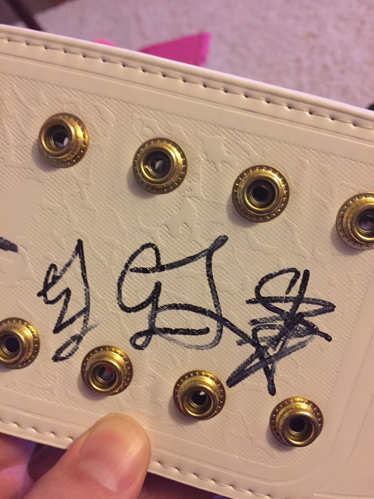 Cody Rhodes on Twitter "Admittedly the huge feet & no knee pads look