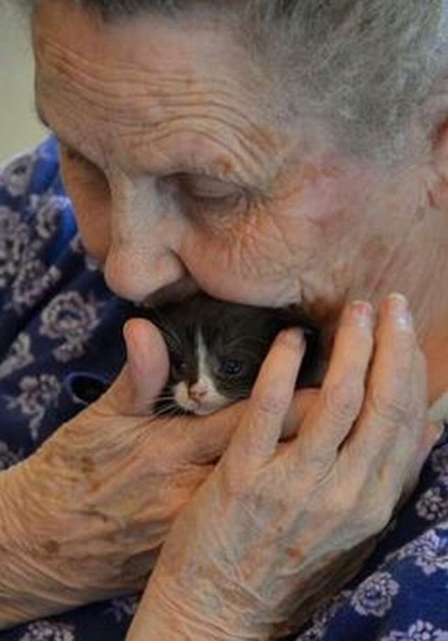 artanderson2's tweet photo. It's only you: How much time is there to create as well as look after a loved one? https://t.co/gkjdILXBFb #creativecarer https://t.co/XUi8KqWSrD