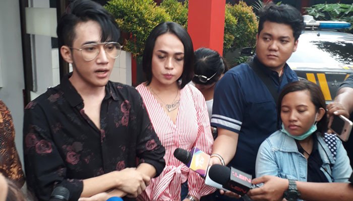 senayanpost's tweet photo. Buntut Kasus Pengeroyokan, Dicky SMASH Diperiksa #Polisi - #DickySmash #DitembakPolisi - https://t.co/A2N2R8jcqD https://t.co/FuyL8sdMkB