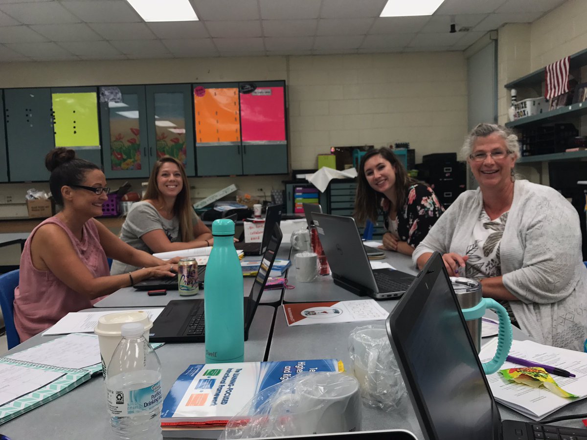 Jclemm4811's tweet photo. #8th ELA is the bomb!!!#bcsteacheracademy17 https://t.co/EyxEkHg86v