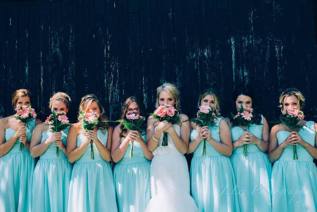 VanGoghFlowers's tweet photo. This bridal party photo by @jessleephoto has us squealing over its composition and beauty #VanGoghFlowers #Ptbo #jleephotography https://t.co/giyjjvZ3Ma