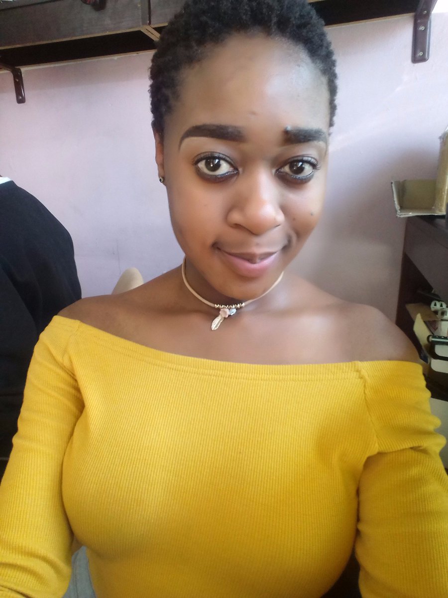 PheladiLetsoalo's tweet photo. How Wednesday's Look Like๐ #NoBraWednesdays #PostnGo https://t.co/gzM4WFa2P4
