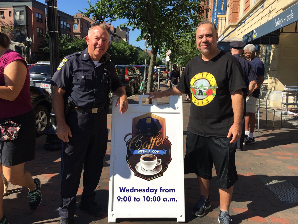D4CommunityServ's tweet photo. โ๏ธ@flourbakerycafe Thank you very much for hosting @CoffeewithaCop! @bostonpolice @AnnissaForBos @CityOfBoston #D4CommunityService ๐ https://t.co/n0Ls2aHAY4