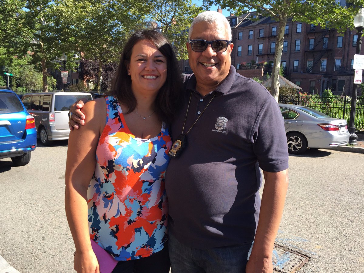 D4CommunityServ's tweet photo. โ๏ธ@flourbakerycafe Thank you very much for hosting @CoffeewithaCop! @bostonpolice @AnnissaForBos @CityOfBoston #D4CommunityService ๐ https://t.co/n0Ls2aHAY4