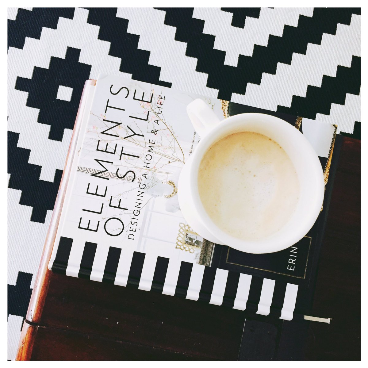 Hopscotchshoppe's tweet photo. Good morning reads 🤓
#itsahopscotchlife #designerbooks #girlboss #goodreads #BookLoversDay #inspiration #coffeetablebooks #bookclub #books https://t.co/kivqB2QXL7