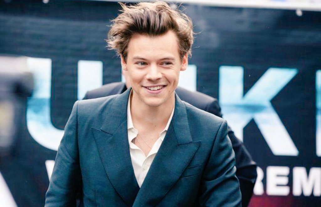 Kukyna93's tweet photo. @Harry_Styles @HarryHispanic @HarryAnd1D @HarryStylesSPN @HARRYPROYECTOES @HsDailyNews @KingStylesNews @HStylesftNiall @RealAngelStyles @HStylesUA RT TO VOTE 
#MTVHottest HARRY STYLES https://t.co/5nBjJhotoA