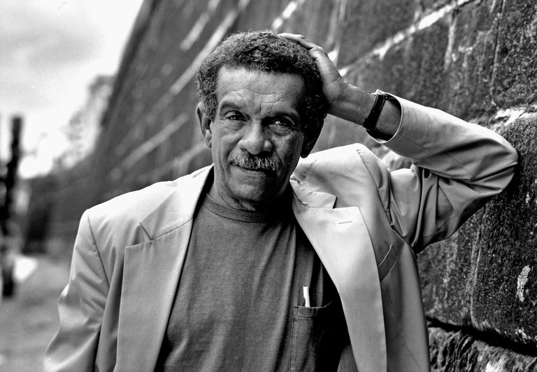 bocaslitfest's tweet image. "The other side of terror is beauty": Ishion Hutchinson's personal, tender essay on Derek Walcott, in @nytimesbooks: goo.gl/ZkGG79