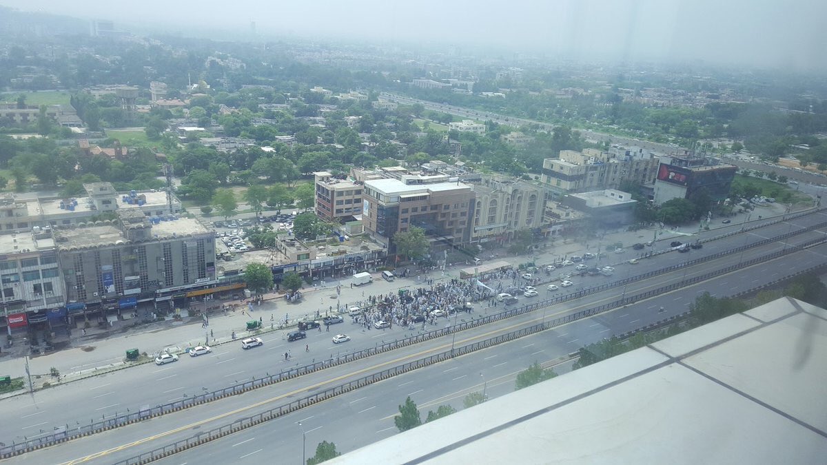 MeeratTariq1's tweet image. to langar mei muft ki roti khane aaye hoty😂 #اس_سے_زياده_لوگ 

#GTRoadRally #DakuOnGTRoad